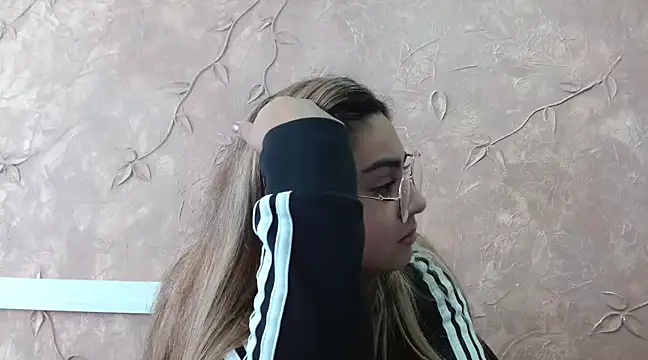 Snapshot of Miabonnett_ chatting on February 10, 7:07 pm Miabonnett online show from February 10, 7:07 pm