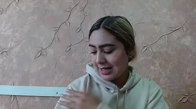 Snapshot of Miabonnett_ chatting on February 13, 1:15 pm Miabonnett online show from February 13, 1:15 pm