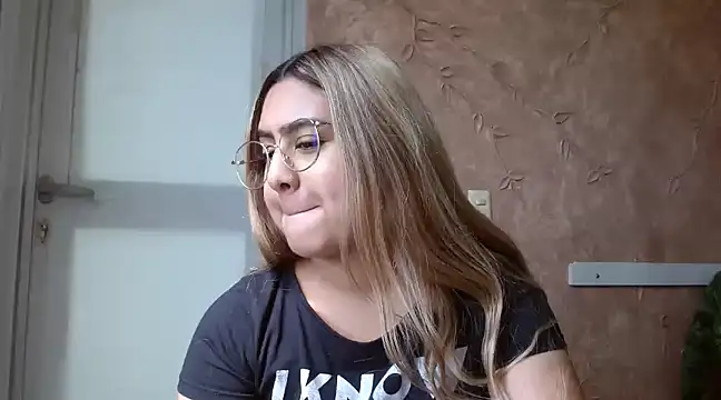 Snapshot of Miabonnett_ chatting on February 20, 3:08 pm Miabonnett online show from February 20, 3:08 pm