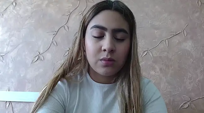 Snapshot of Miabonnett_ chatting on February 21, 12:06 pm Miabonnett online show from February 21, 12:06 pm