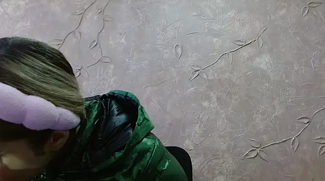 Snapshot of Miabonnett_ chatting on February 22, 12:08 pm Miabonnett online show from February 22, 12:08 pm