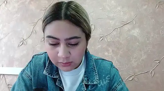 Snapshot of Miabonnett_ chatting on February 25, 12:03 pm Miabonnett online show from February 25, 12:03 pm