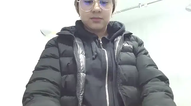 Snapshot of Miabonnett_ chatting on March 4, 3:04 pm Miabonnett online show from March 4, 3:04 pm