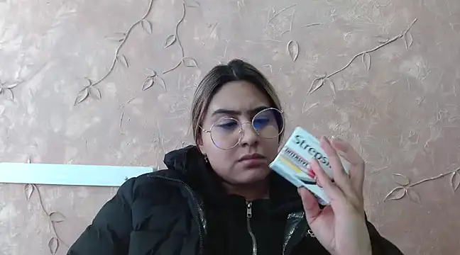 Snapshot of Miabonnett_ chatting on March 4, 6:07 pm Miabonnett online show from March 4, 6:07 pm