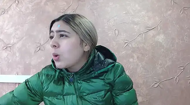 Snapshot of Miabonnett_ chatting on March 7, 12:12 pm Miabonnett online show from March 7, 12:12 pm