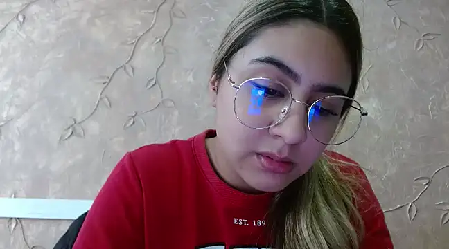 Snapshot of Miabonnett_ chatting on March 11, 6:19 pm Miabonnett online show from March 11, 6:19 pm