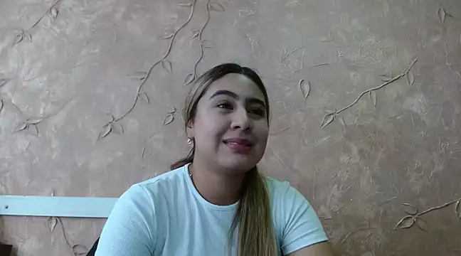 Snapshot of Miabonnett_ chatting on March 14, 6:18 pm Miabonnett online show from March 14, 6:18 pm