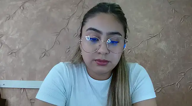 Snapshot of Miabonnett_ chatting on March 14, 9:21 pm Miabonnett online show from March 14, 9:21 pm