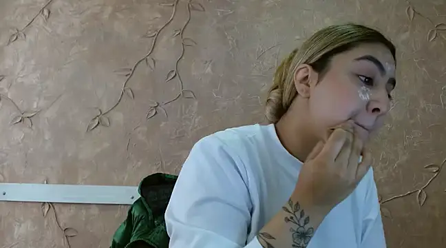 Snapshot of Miabonnett_ chatting on March 18, 12:03 pm Miabonnett online show from March 18, 12:03 pm