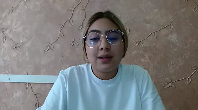 Snapshot of Miabonnett_ chatting on March 18, 3:10 pm Miabonnett online show from March 18, 3:10 pm