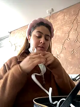 Snapshot of Miabonnett_ chatting on October 9, 12:03 pm Miabonnett online show from October 9, 12:03 pm