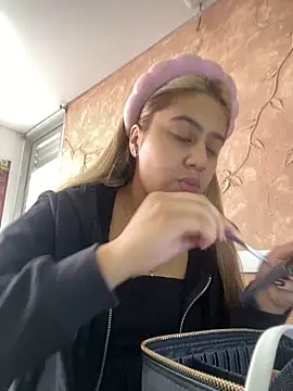 Snapshot of Miabonnett_ chatting on October 20, 12:05 pm Miabonnett online show from October 20, 12:05 pm