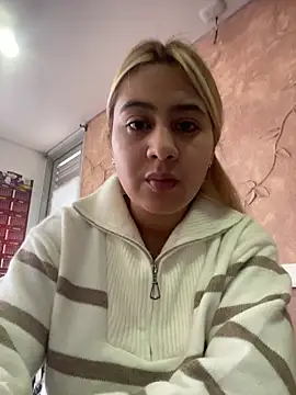 Snapshot of Miabonnett_ chatting on October 23, 12:15 pm Miabonnett online show from October 23, 12:15 pm