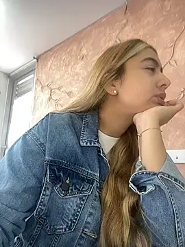 Snapshot of Miabonnett_ chatting on November 5, 12:16 pm Miabonnett online show from November 5, 12:16 pm