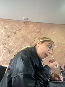 Snapshot of Miabonnett_ chatting on November 21, 12:15 pm Miabonnett online show from November 21, 12:15 pm