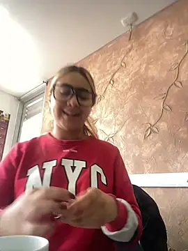 Snapshot of Miabonnett_ chatting on December 2, 12:21 pm Miabonnett online show from December 2, 12:21 pm