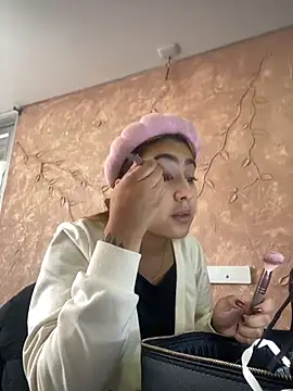 Snapshot of Miabonnett_ chatting on December 4, 12:14 pm Miabonnett online show from December 4, 12:14 pm