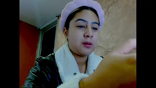 Miabonnett  online show from January 9, 12:19 pm