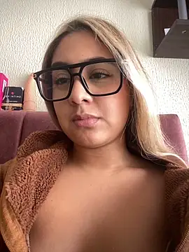 Miabonnett  online show from April 21, 3:28 pm