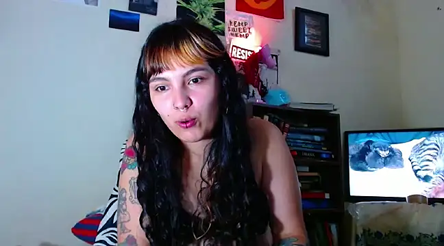 Snapshot of sweetiee_mary chatting on February 18, 5:10 pm sweetiee mary online show from February 18, 5:10 pm