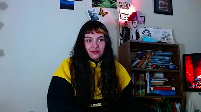 Snapshot of sweetiee_mary chatting on February 28, 5:04 am sweetiee mary online show from February 28, 5:04 am