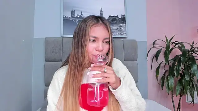 selene tylor  online show from April 12, 2:05 am