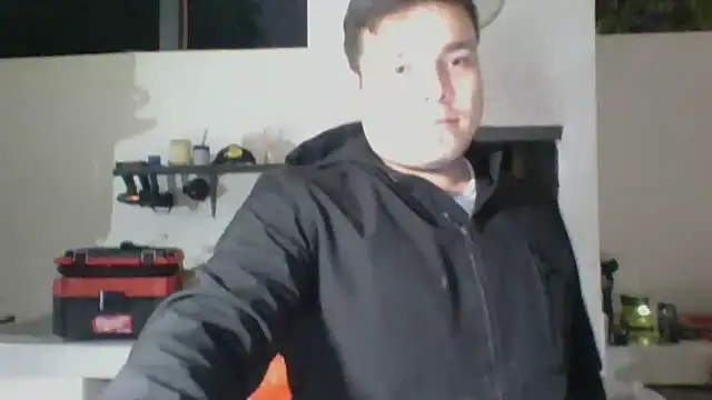 Snapshot of DirtyRcride chatting on December 8, 12:18 am DirtyRcride online show from December 8, 12:18 am