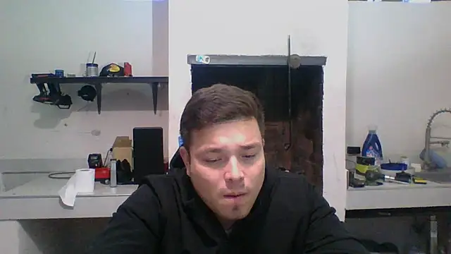 Snapshot of DirtyRcride chatting on December 8, 11:40 pm DirtyRcride online show from December 8, 11:40 pm