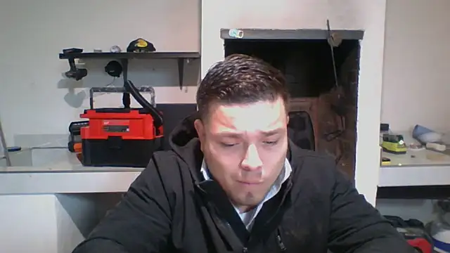 Snapshot of DirtyRcride chatting on December 12, 4:37 am DirtyRcride online show from December 12, 4:37 am