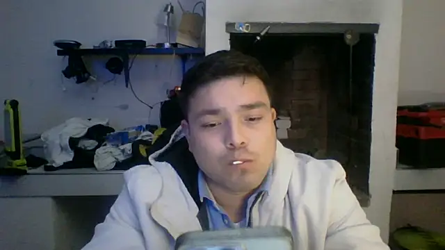 Snapshot of DirtyRcride chatting on December 20, 4:42 am DirtyRcride online show from December 20, 4:42 am