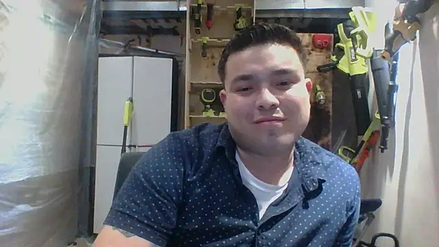 Snapshot of DirtyRcride chatting on December 28, 5:12 am DirtyRcride online show from December 28, 5:12 am