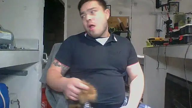 Snapshot of DirtyRcride chatting on January 13, 5:33 am DirtyRcride online show from January 13, 5:33 am