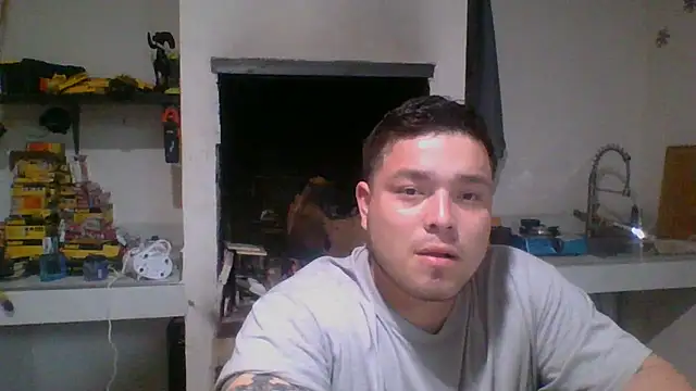 Snapshot of DirtyRcride chatting on February 10, 5:14 am DirtyRcride online show from February 10, 5:14 am