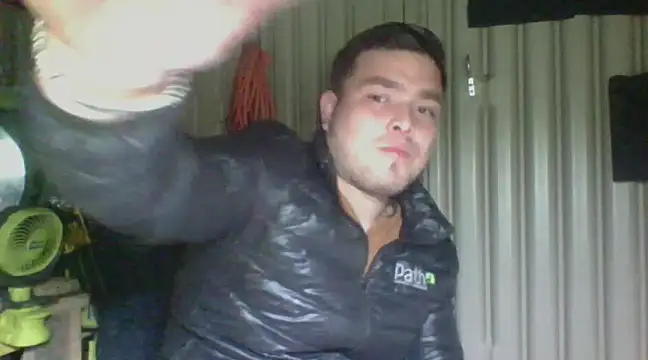 Snapshot of DirtyRcride chatting on February 13, 4:22 am DirtyRcride online show from February 13, 4:22 am