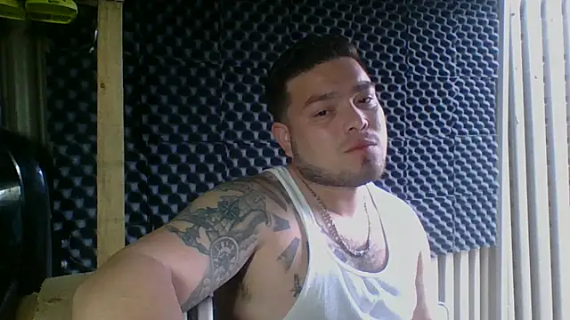 Snapshot of DirtyRcride chatting on February 27, 8:31 pm DirtyRcride online show from February 27, 8:31 pm