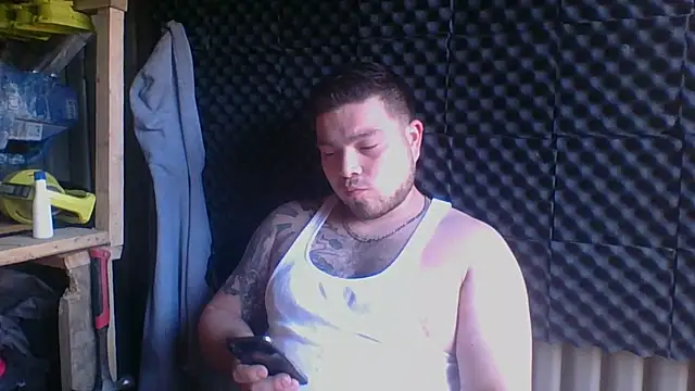 Snapshot of DirtyRcride chatting on February 28, 7:25 pm DirtyRcride online show from February 28, 7:25 pm