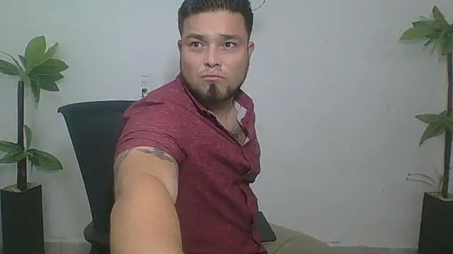 Snapshot of DirtyRcride chatting on October 10, 3:16 am DirtyRcride online show from October 10, 3:16 am