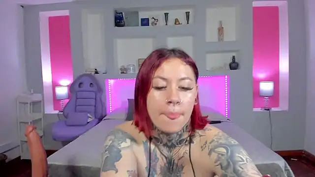 Snapshot of ViolettaBaker_ chatting on December 30, 7:11 pm ViolettaBaker online show from December 30, 7:11 pm