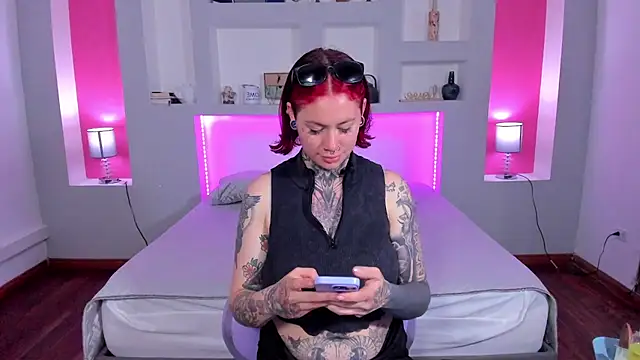 Snapshot of ViolettaBaker_ chatting on January 14, 10:55 pm ViolettaBaker online show from January 14, 10:55 pm