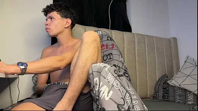 Snapshot of melo_prin chatting on December 22, 5:12 am melo prin online show from December 22, 5:12 am