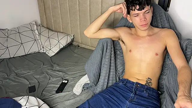 Snapshot of melo_prin chatting on December 25, 12:27 am melo prin online show from December 25, 12:27 am