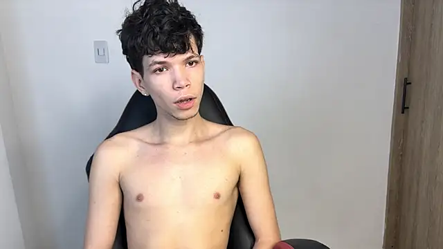 Snapshot of melo_prin chatting on January 13, 6:06 am melo prin online show from January 13, 6:06 am