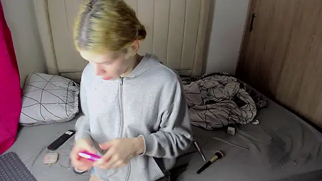 Snapshot of melo_prin chatting on October 20, 7:31 am melo prin online show from October 20, 7:31 am