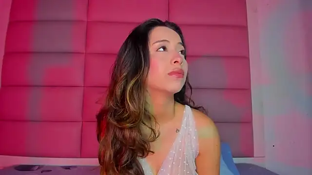 little-Emma online show from December 5, 3:04 am