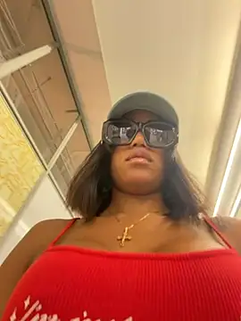 Snapshot of Black_Dolll chatting on July 12, 10:39 am Black Dolll online show from July 12, 10:39 am