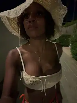 Snapshot of Black_Dolll chatting on August 2, 8:18 pm Black Dolll online show from August 2, 8:18 pm