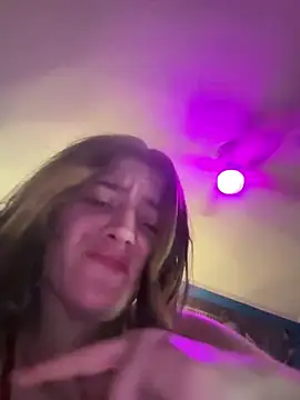 Snapshot of emilysue1 chatting on March 20, 9:15 am emilysue1 online show from March 20, 9:15 am