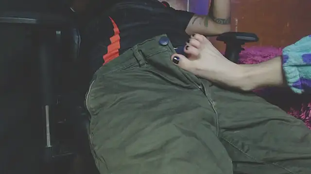 OldManAndGirlishLady online show from January 8, 2:25 am