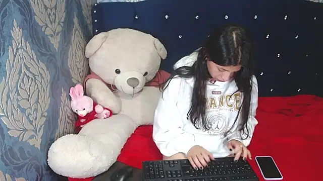 Lilyevansx online show from March 8, 11:07 pm