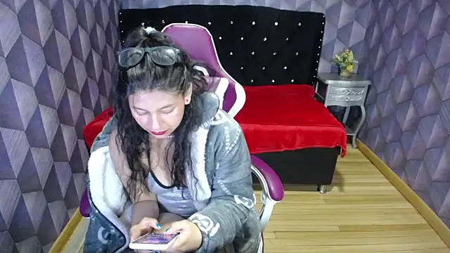 Lilyevansx online show from March 21, 1:23 pm